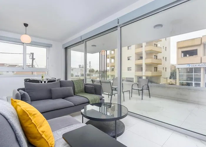 Mirage 2-Br Apartment In Larnaca